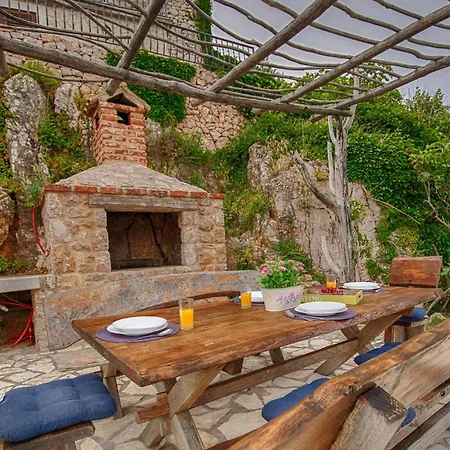 ヴィラ Unique On A Rock, 50 Meters From The Beach, Sea View - By Traveler Tourist Agency Krk - Id 2401