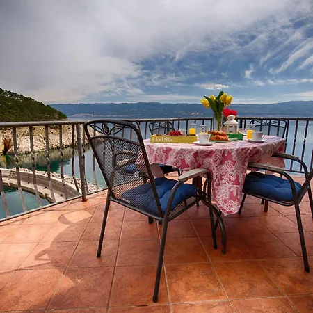 فيلة Unique On A Rock, 50 Meters From The Beach, Sea View - By Traveler Tourist Agency Krk - Id 2401