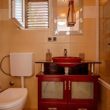 Unique On A Rock, 50 Meters From The Beach, Sea View - By Traveler Tourist Agency Krk - Id 2401 וילה *